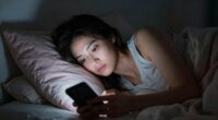 women screen time sleep